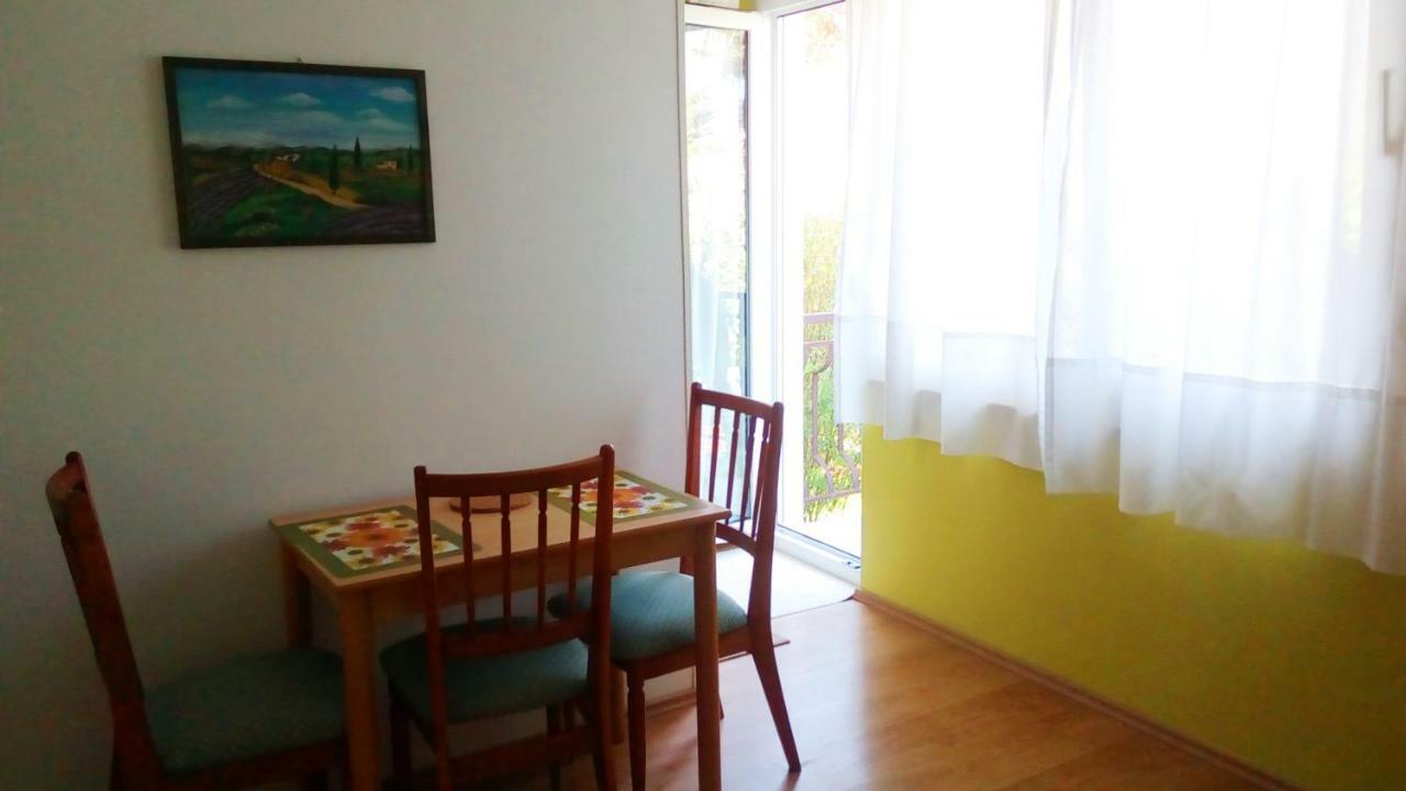 Apartmani Komunela 우마그 외부 사진