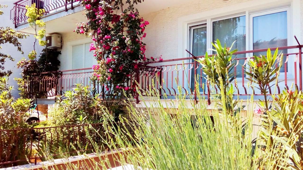 Apartmani Komunela 우마그 외부 사진