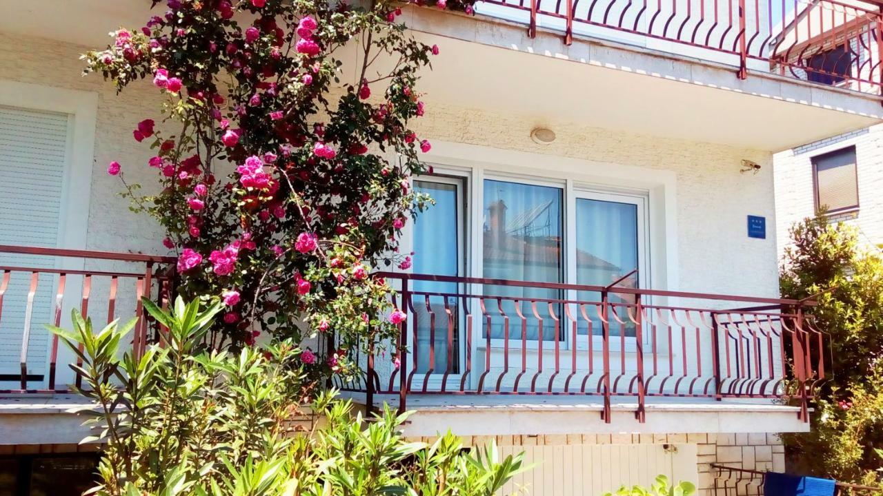 Apartmani Komunela 우마그 외부 사진