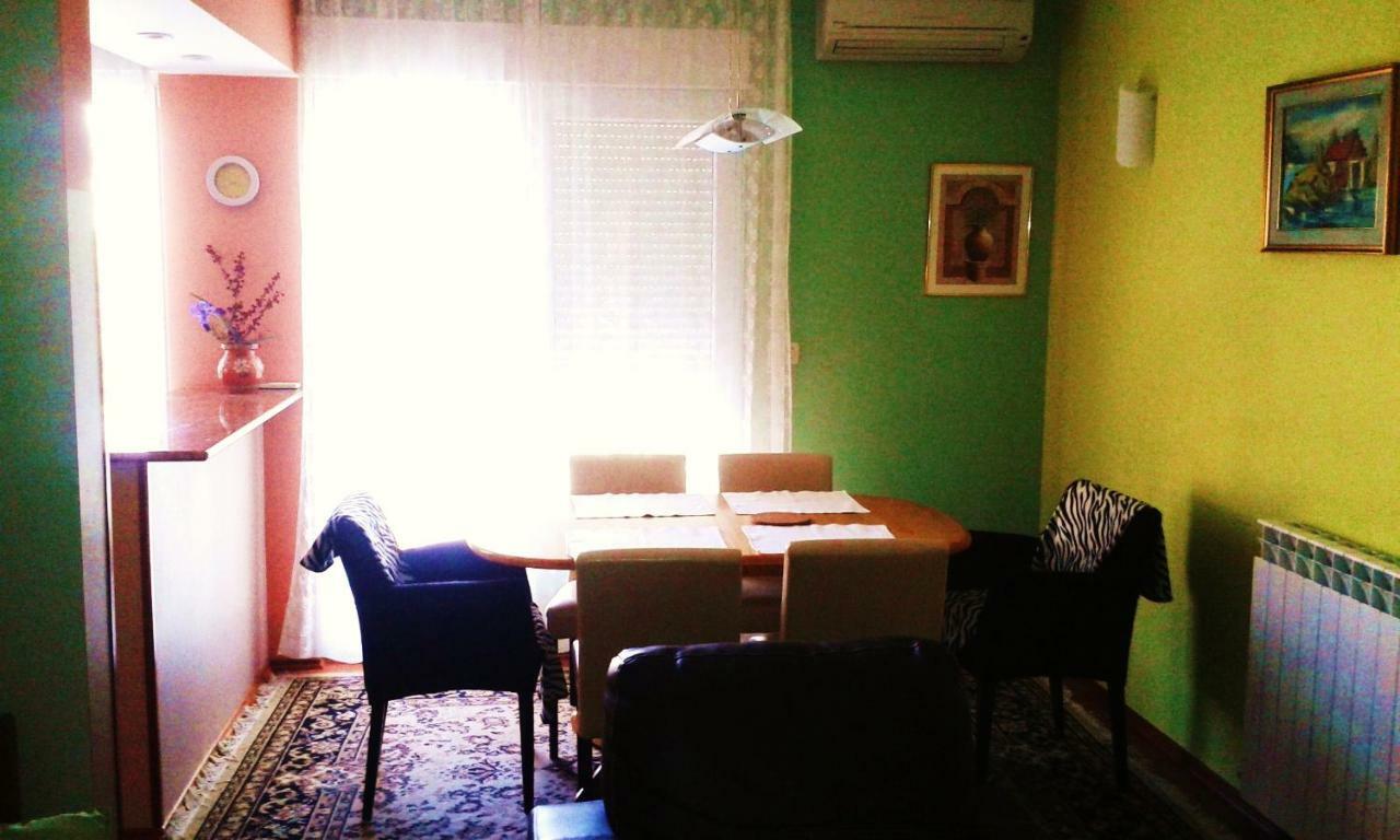Apartmani Komunela 우마그 외부 사진