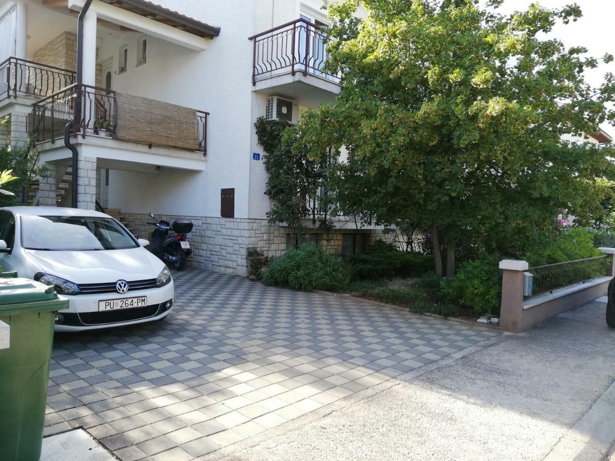 Apartmani Komunela 우마그 외부 사진
